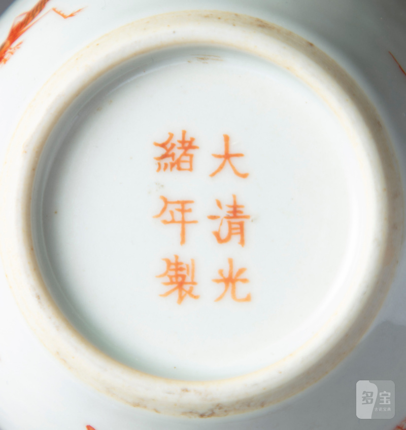 Two famille-rose 'landscape' vases, Republic period and an iron-red and gilt-decorated water pot, Mark and period of Guangxu - 图7